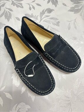 Geox boys Navy Suede Penny Loafers, never worn size 33
